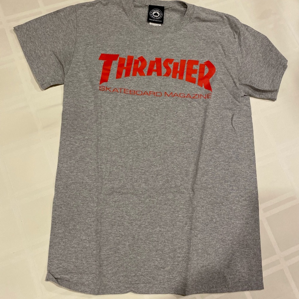 Never worn Men's Grey with red logoThrasher T Shirt size small